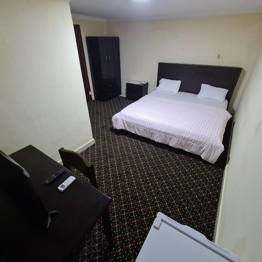 Kings Empire Hotel Freetown Buitenkant foto