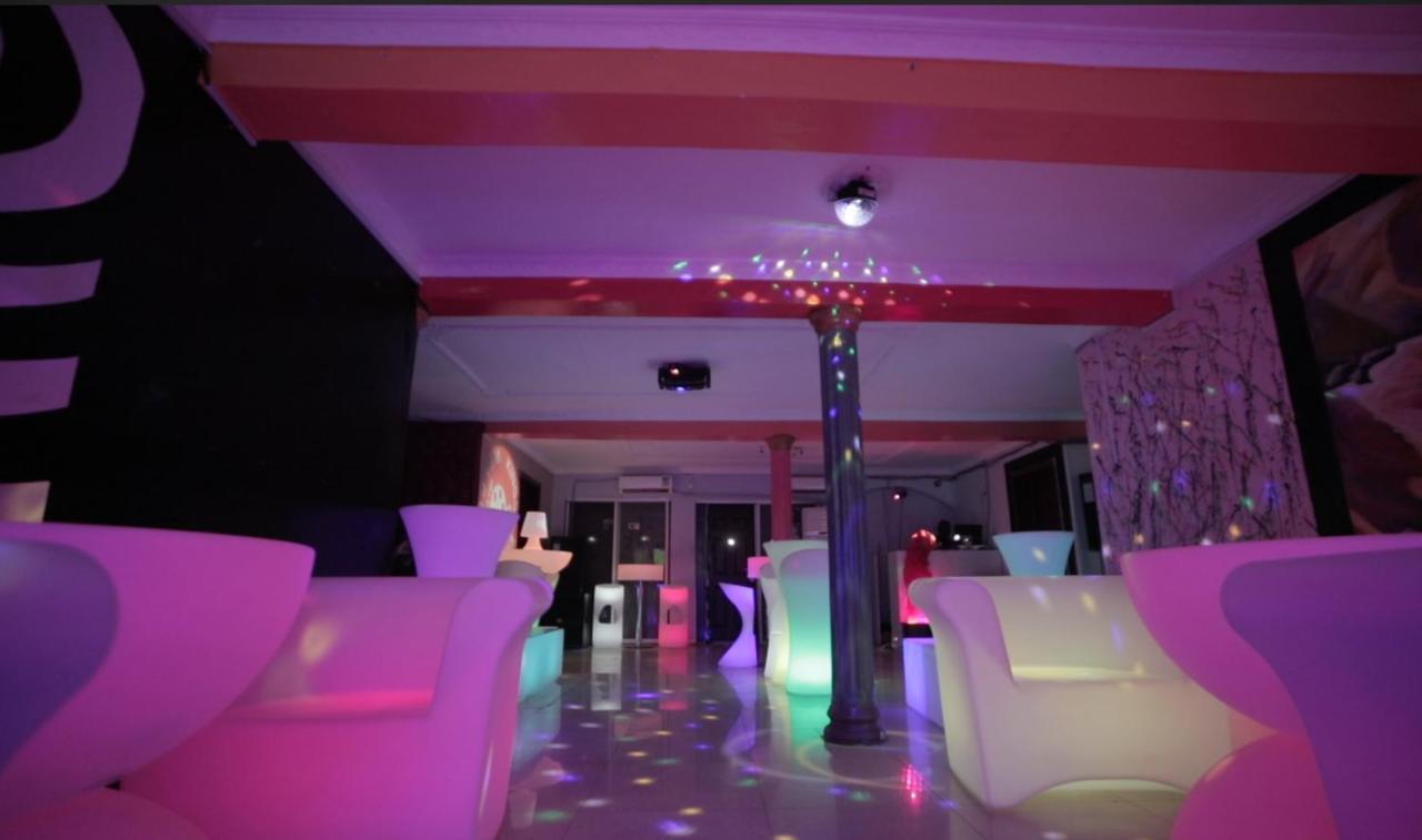 Kings Empire Hotel Freetown Buitenkant foto